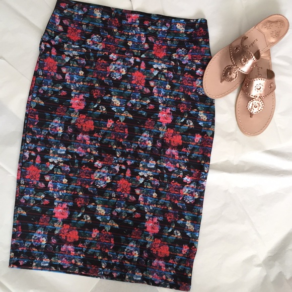 LuLaRoe Dresses & Skirts - LulaRoe Pencil Skirt! Black & Floral Print! NWOT!